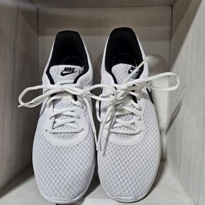 Nike Tanjun Running Shoe - Size US 8.5